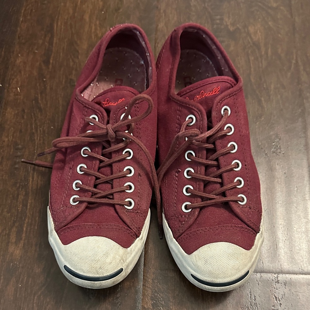 Converse Low Top Sneakers Burgundy and White